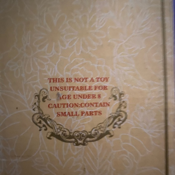 Knightsbridge porcelain Indian doll - Picture 3 of 6